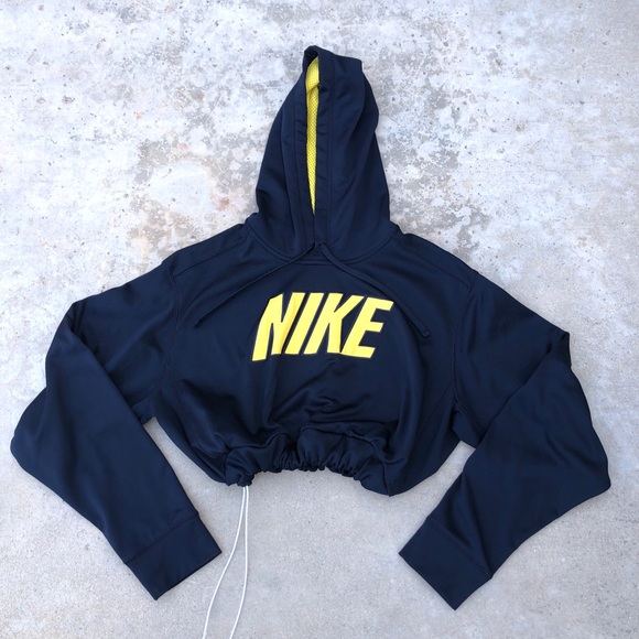 nike cropped hoodie